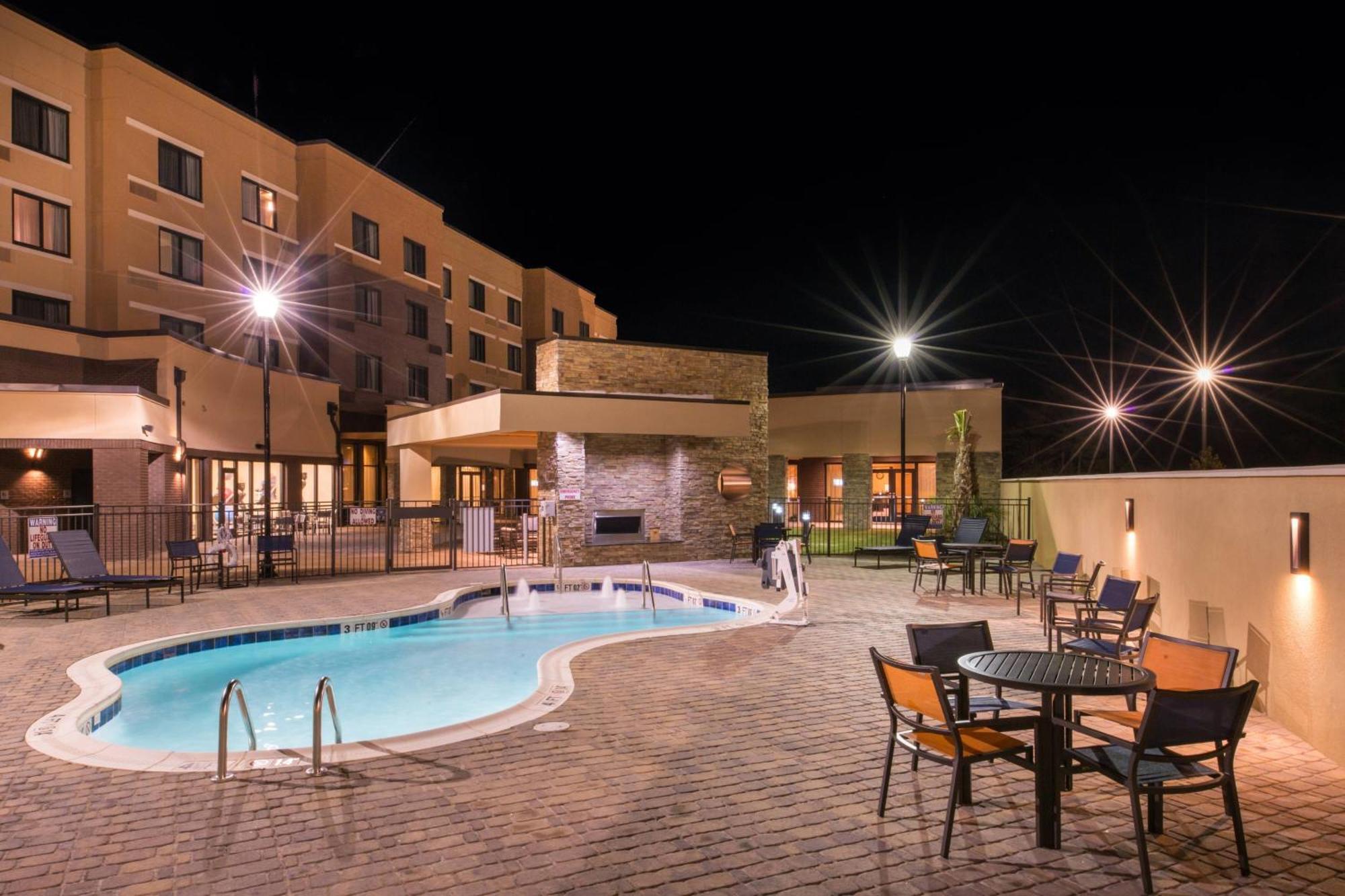 Courtyard By Marriott Jacksonville Exterior photo